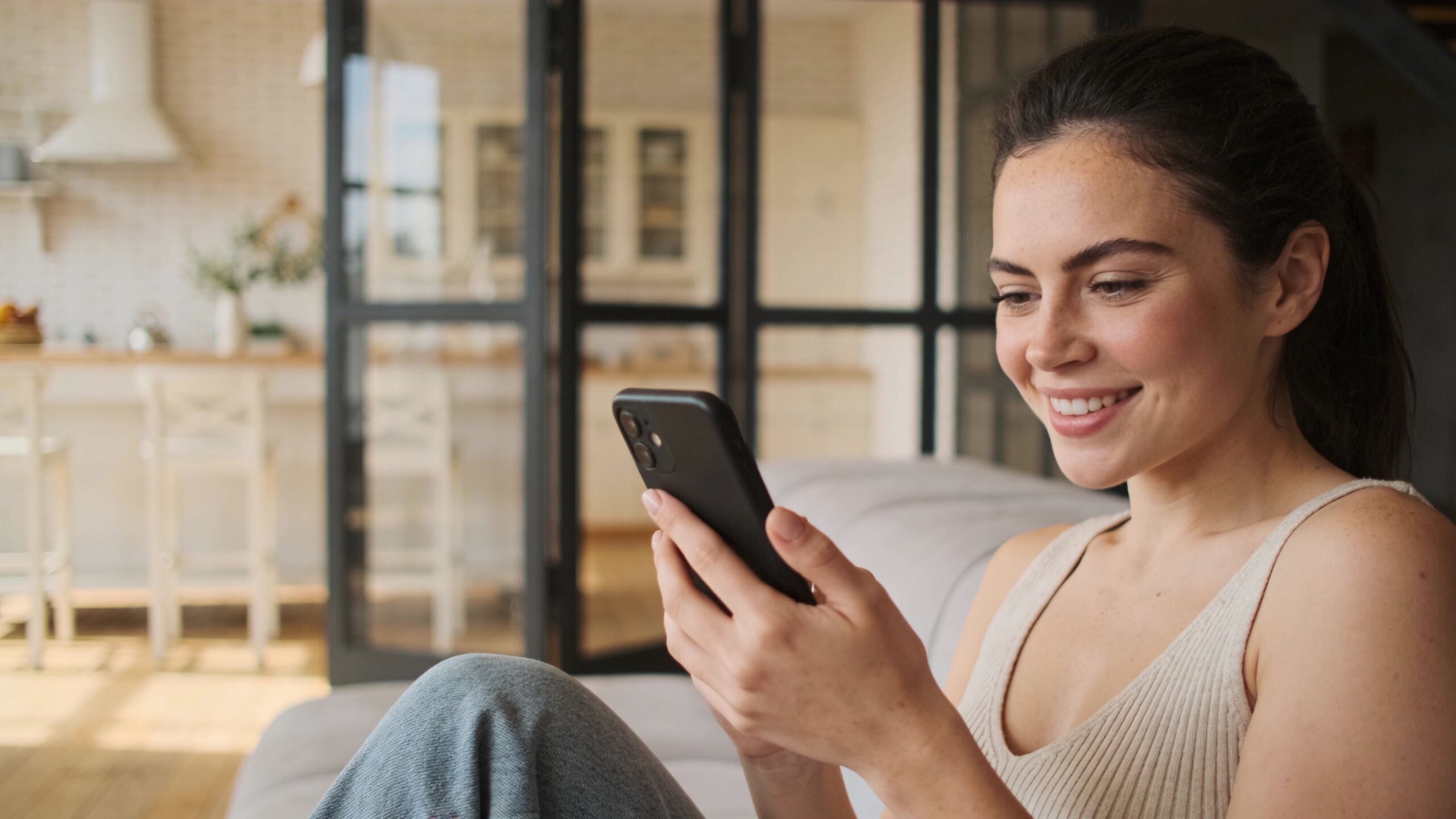 Online Dating Tips for Women: How to Attract the Right Matches